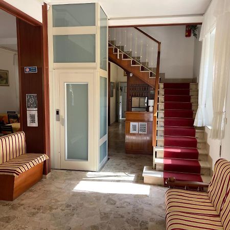 Hotel Margot Lido di Camaiore Buitenkant foto