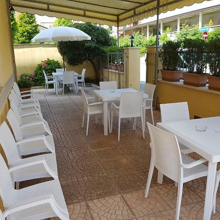 Hotel Margot Lido di Camaiore Buitenkant foto