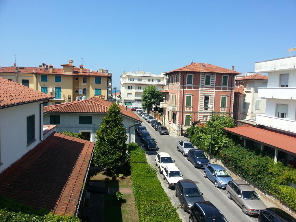 Hotel Margot Lido di Camaiore Buitenkant foto
