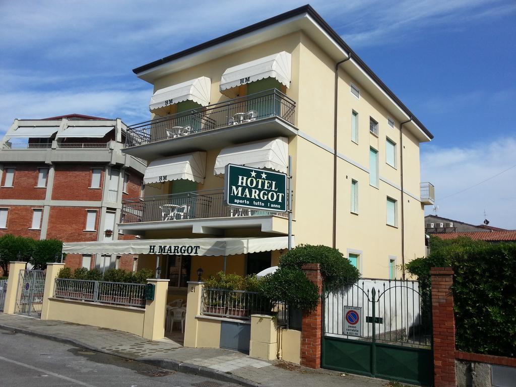 Hotel Margot Lido di Camaiore Buitenkant foto