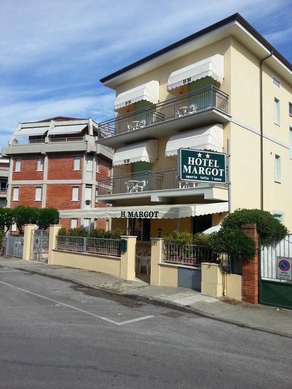 Hotel Margot Lido di Camaiore Buitenkant foto