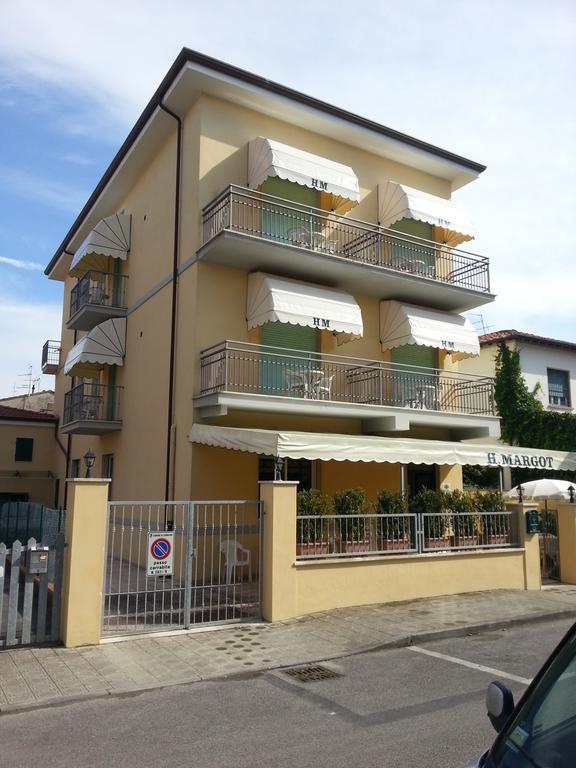 Hotel Margot Lido di Camaiore Buitenkant foto
