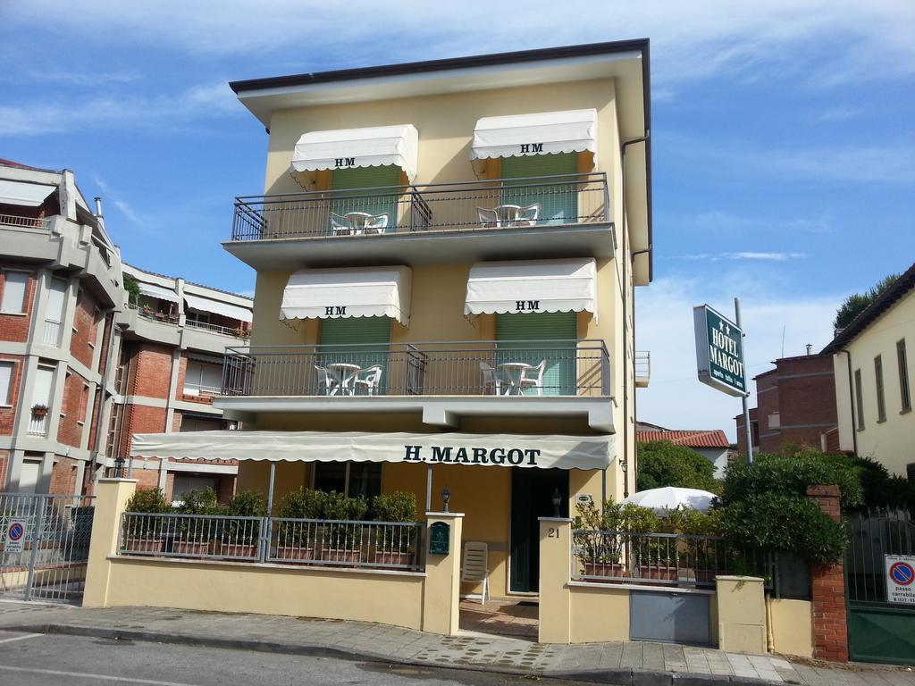 Hotel Margot Lido di Camaiore Buitenkant foto