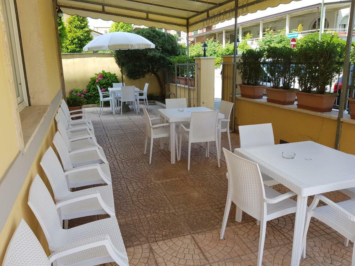 Hotel Margot Lido di Camaiore Buitenkant foto