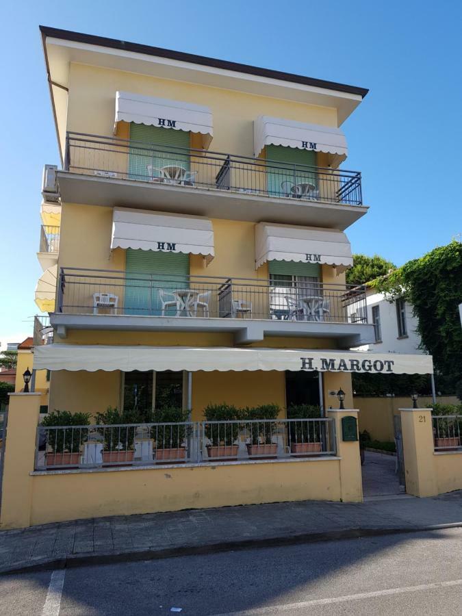 Hotel Margot Lido di Camaiore Buitenkant foto