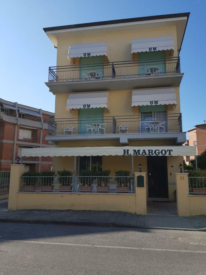 Hotel Margot Lido di Camaiore Buitenkant foto